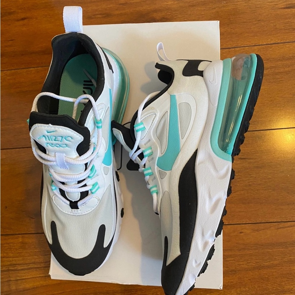 New women’s Nike Sz 7 shoes Air Max 270 react